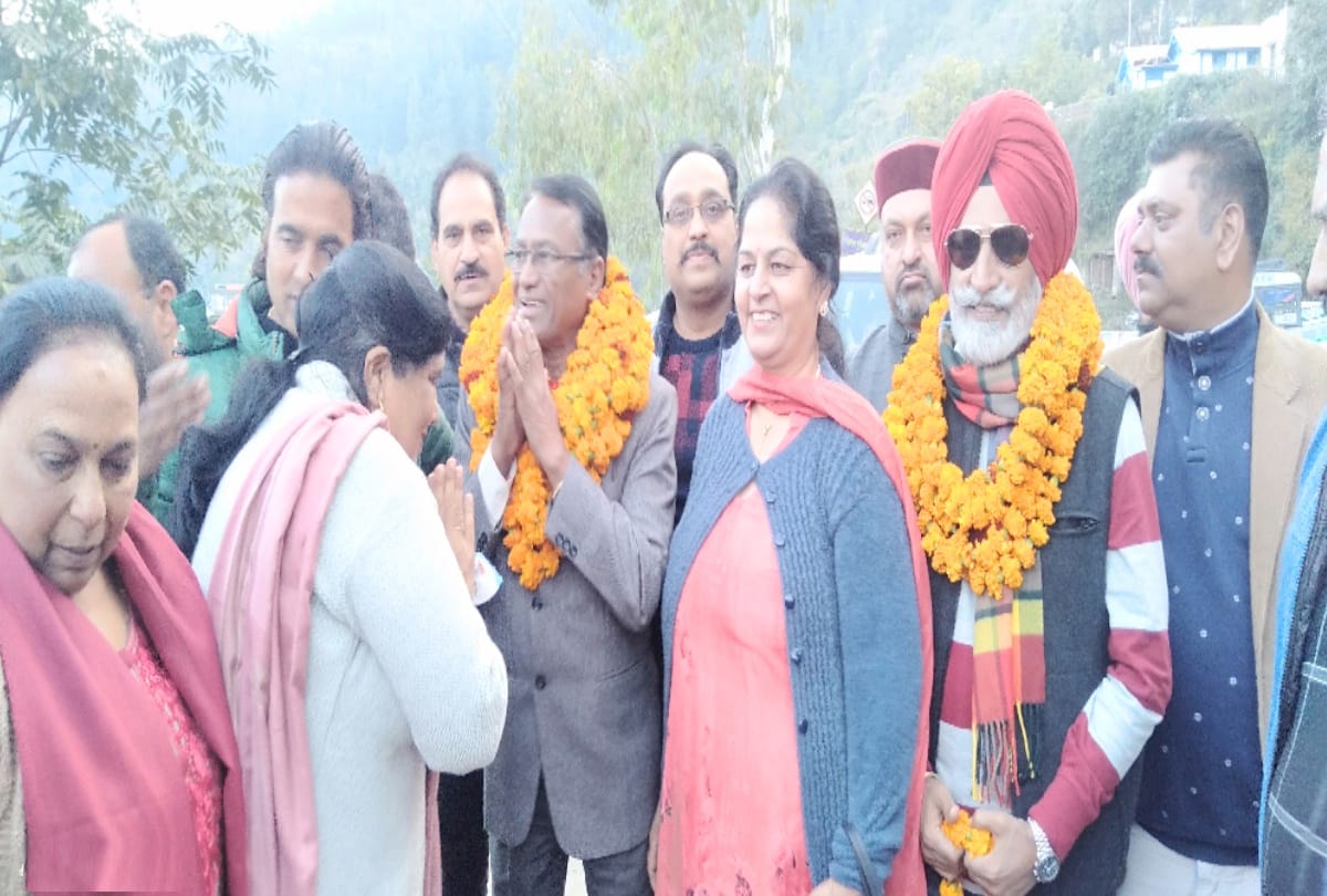 Hockey magician Dhyan Chand's son Ashok reached Kandaghat in Himachal