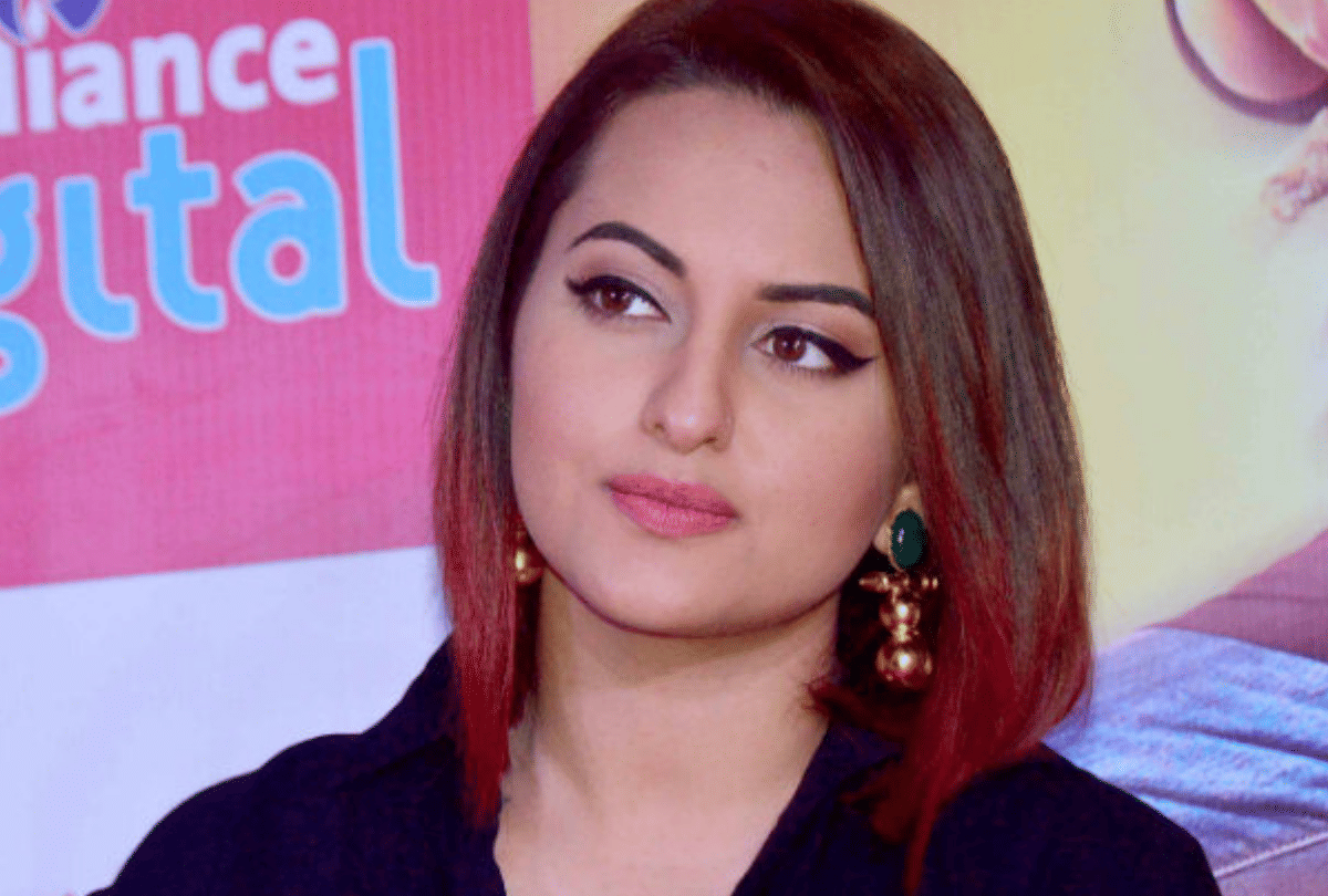 Sonakshi Sinha talks about ramayan controversy with Sri Sri Ravi Shankar syas people still troll her