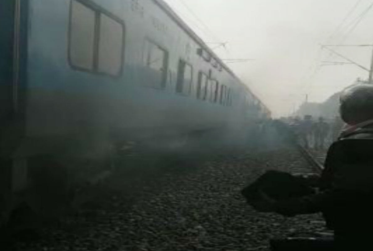panic in passengers after sparked in Taj Express near agra