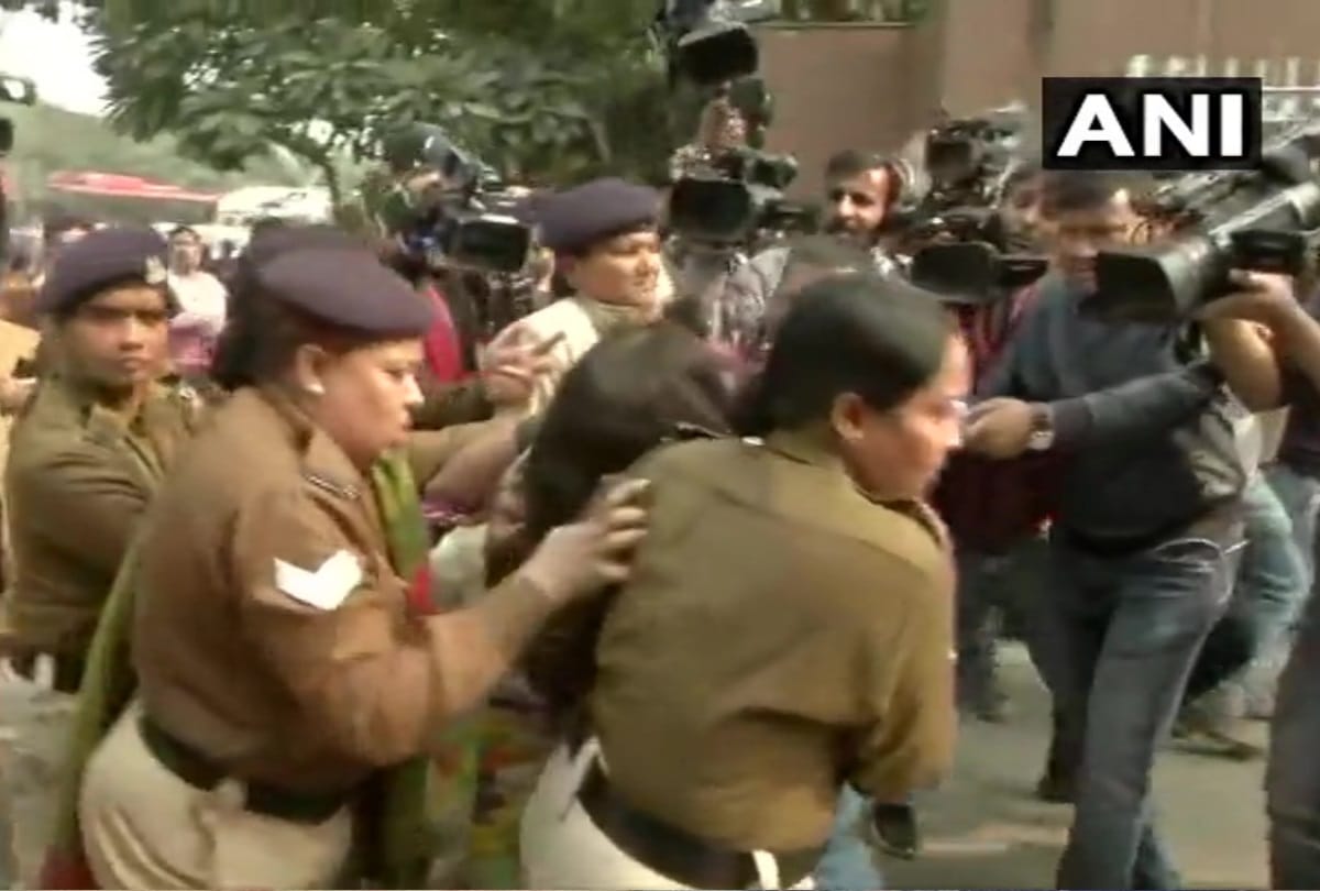 Unnao case woman protesting against this case threw petrol at her 6 year old daughter apprehended
