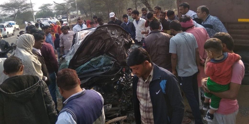 pickup, car, crashed