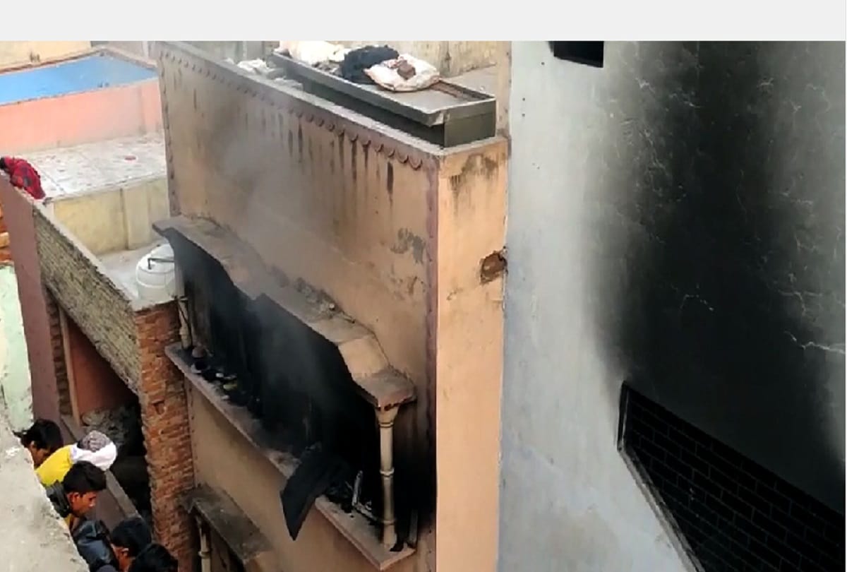 reason behind the fire in anaj mandi delhi