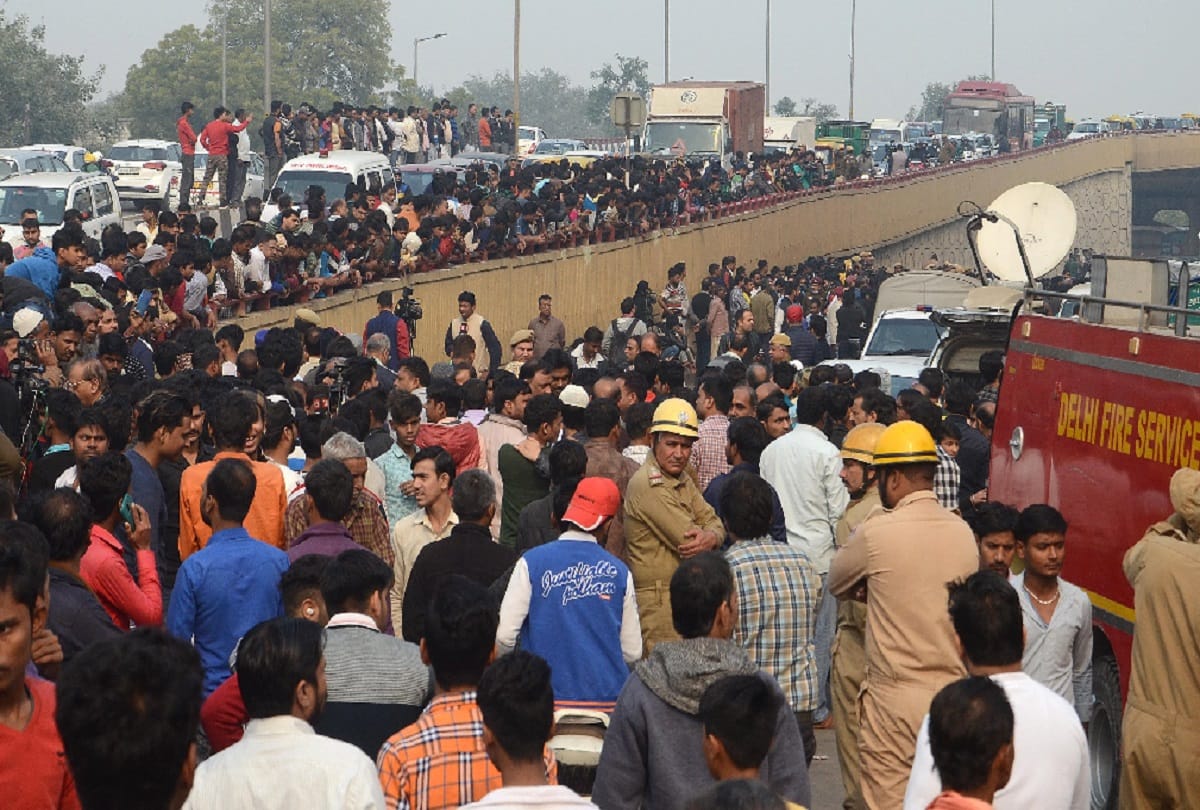 anaj mandi fire: Thirty people found unconscious in one room