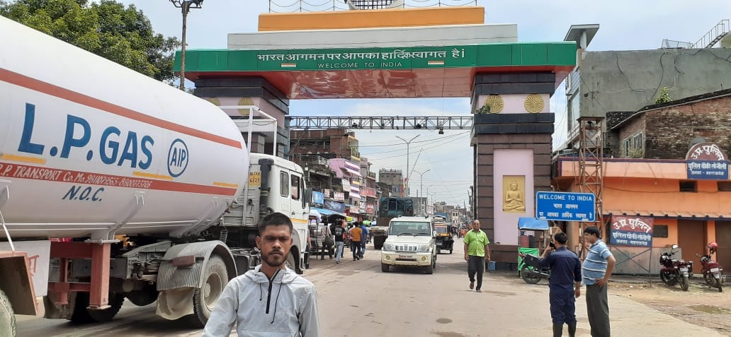 illegal onion export case, seven traders of Sonouli targeted Revenue Intelligence Department