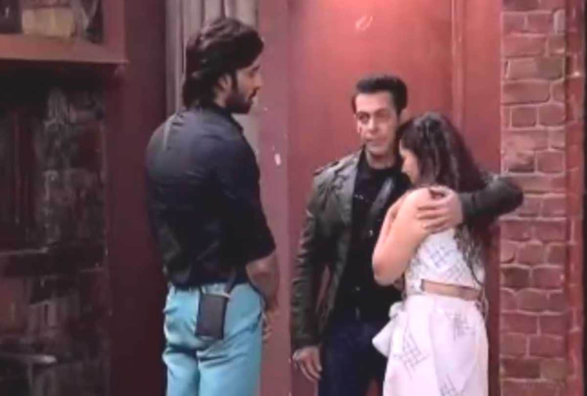 bigg boss 13 rashami desai love life marriage bankrupt and family dispute