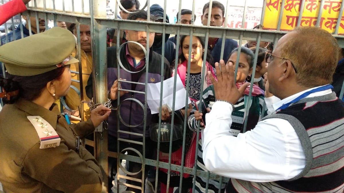 CTET candidates missed Examinations due to traffic jam in mau