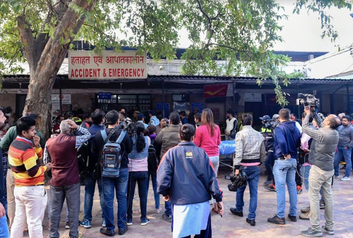Delhi Anaj Mandi Fire Rani Jhansi Road Families wandering rate by rate
