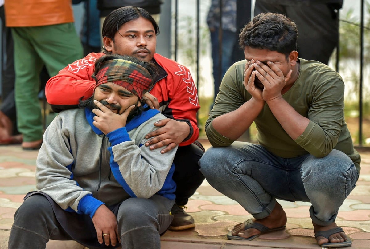 Sobs were echoing on the morchary since morning in anaj mandi case