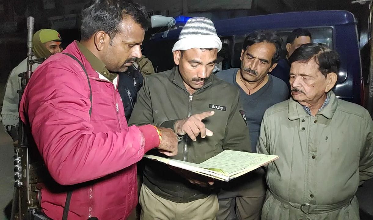 police arrested 4 mysterious from hotel