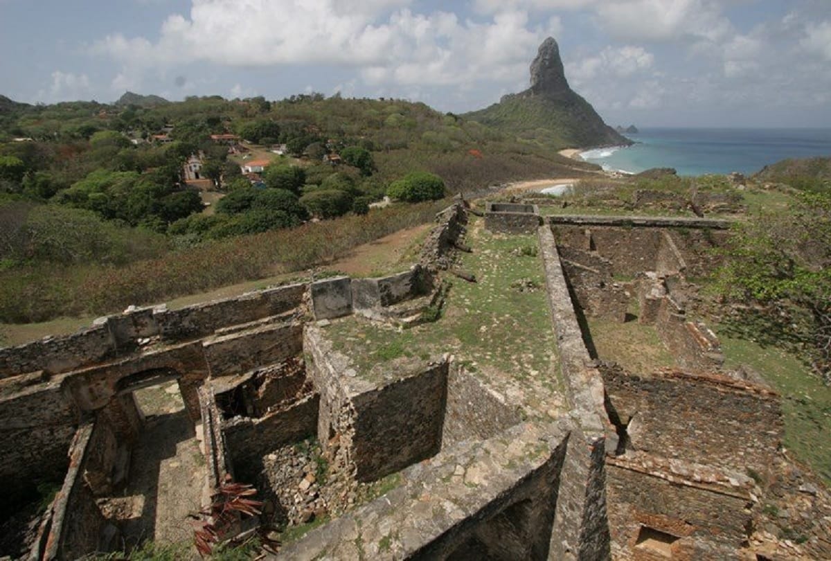 Fernando de Noronha Island where Only 420 people are allowed to visit everyday