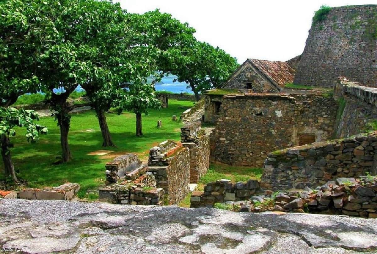 interesting facts about fernando de noronha island brazil which used for prison of dangerous criminal