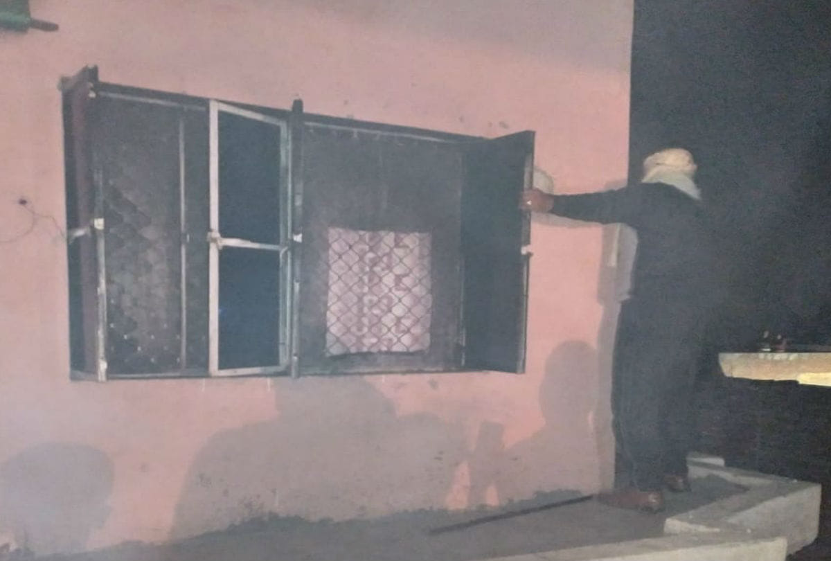 Massive Fire One Woman Died in Vrindav House After Anaj Mandi Rani Jhansi Road   Accident Mathura