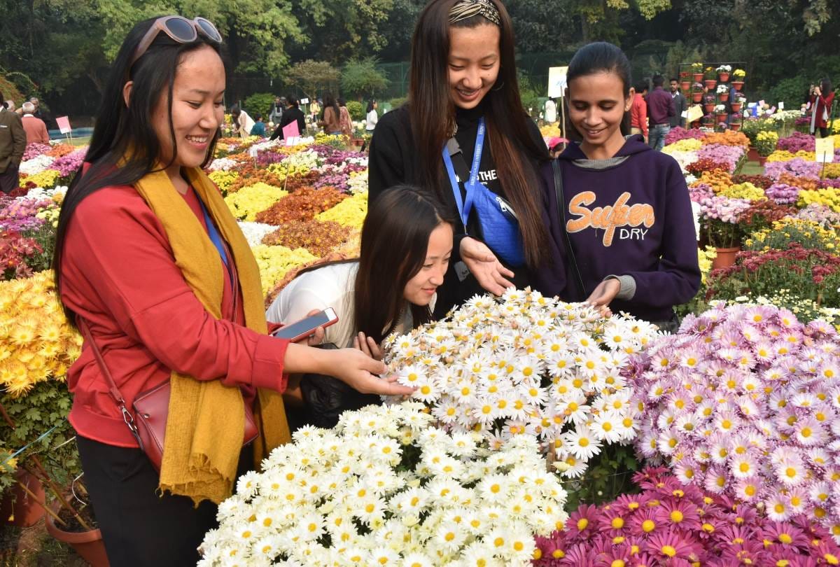 CSIR-NBRI organized two-day chrysanthemum-coleus flower exhibition.