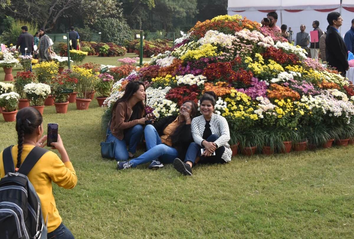 CSIR-NBRI organized two-day chrysanthemum-coleus flower exhibition.