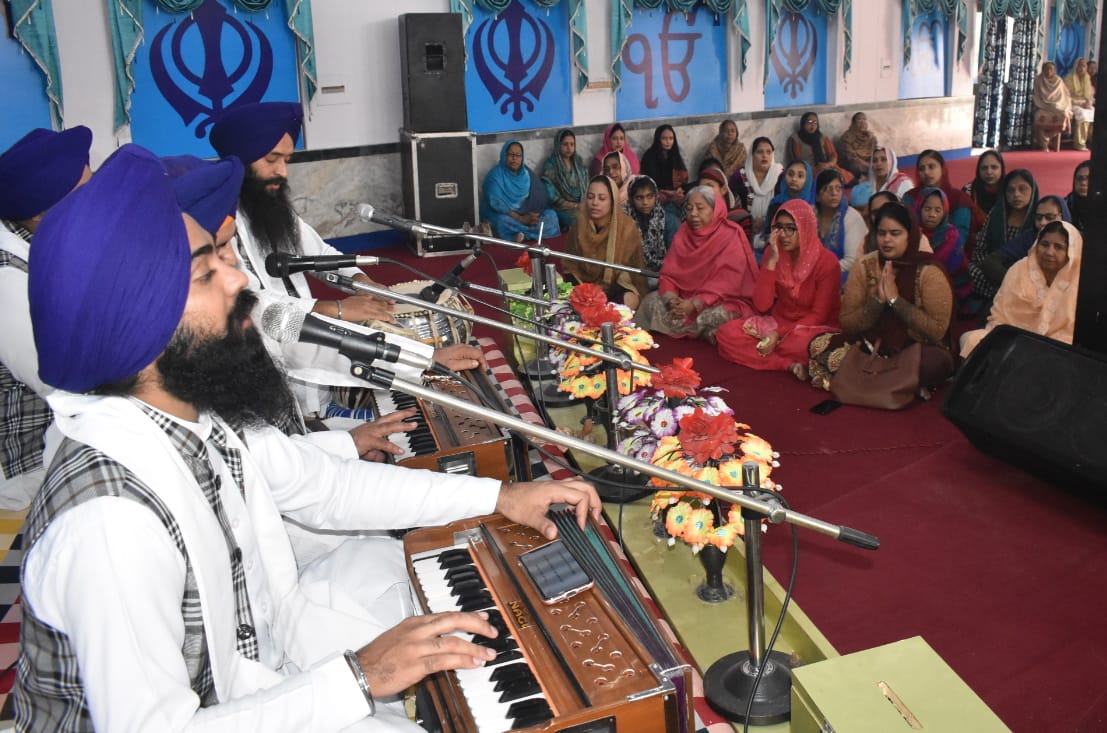 Foreigners who come for less than 15 days do not allow to enter in gurdwara
