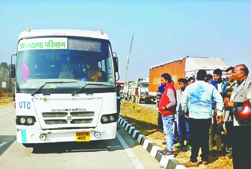 Bus Driver Arrested for running bus wrong side after Trivendra singh rawat convoy in roorkee