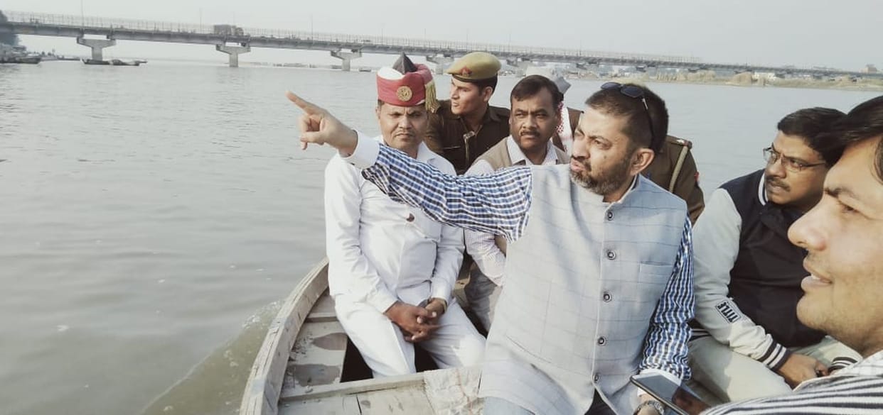 DM inspected Ganga cleanliness by bo