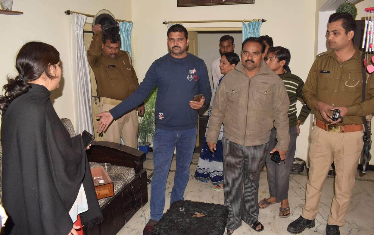 jwellery theft from house