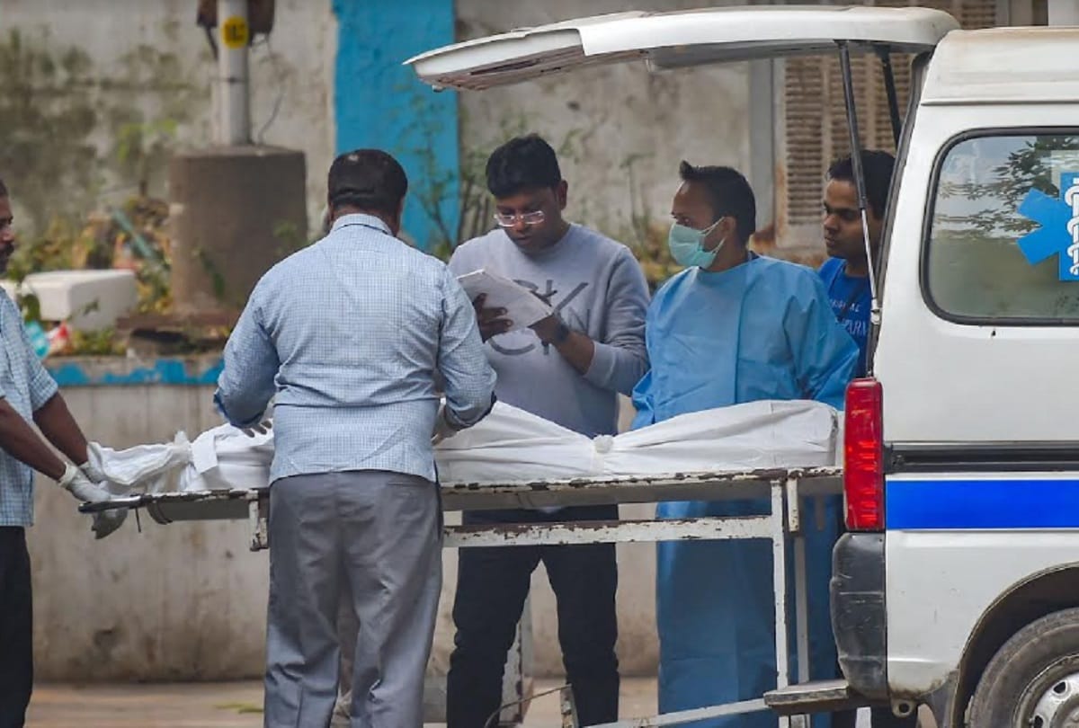 People reached the hospital with tears after delhi anaj mandi fire