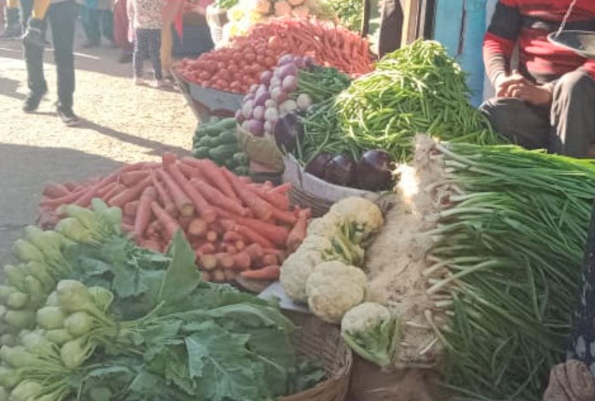 Onion From Ahmed Nagar and Nashik Prices In Agra Mandi Rate Reduced,