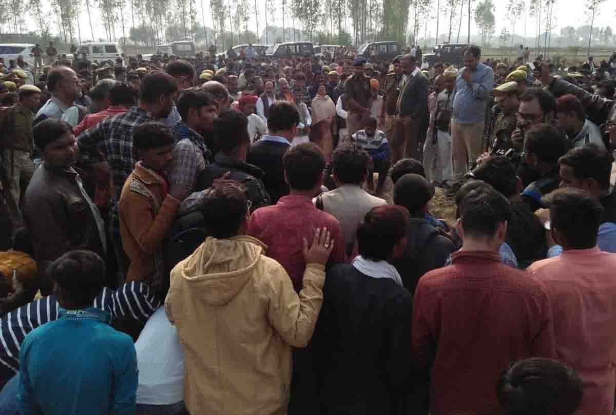 unnao misdeed case: father and son start weeping during bury daughter