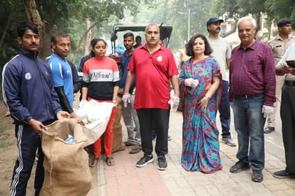 This IPS officer engaged in social policing through Geeta and Gandhi