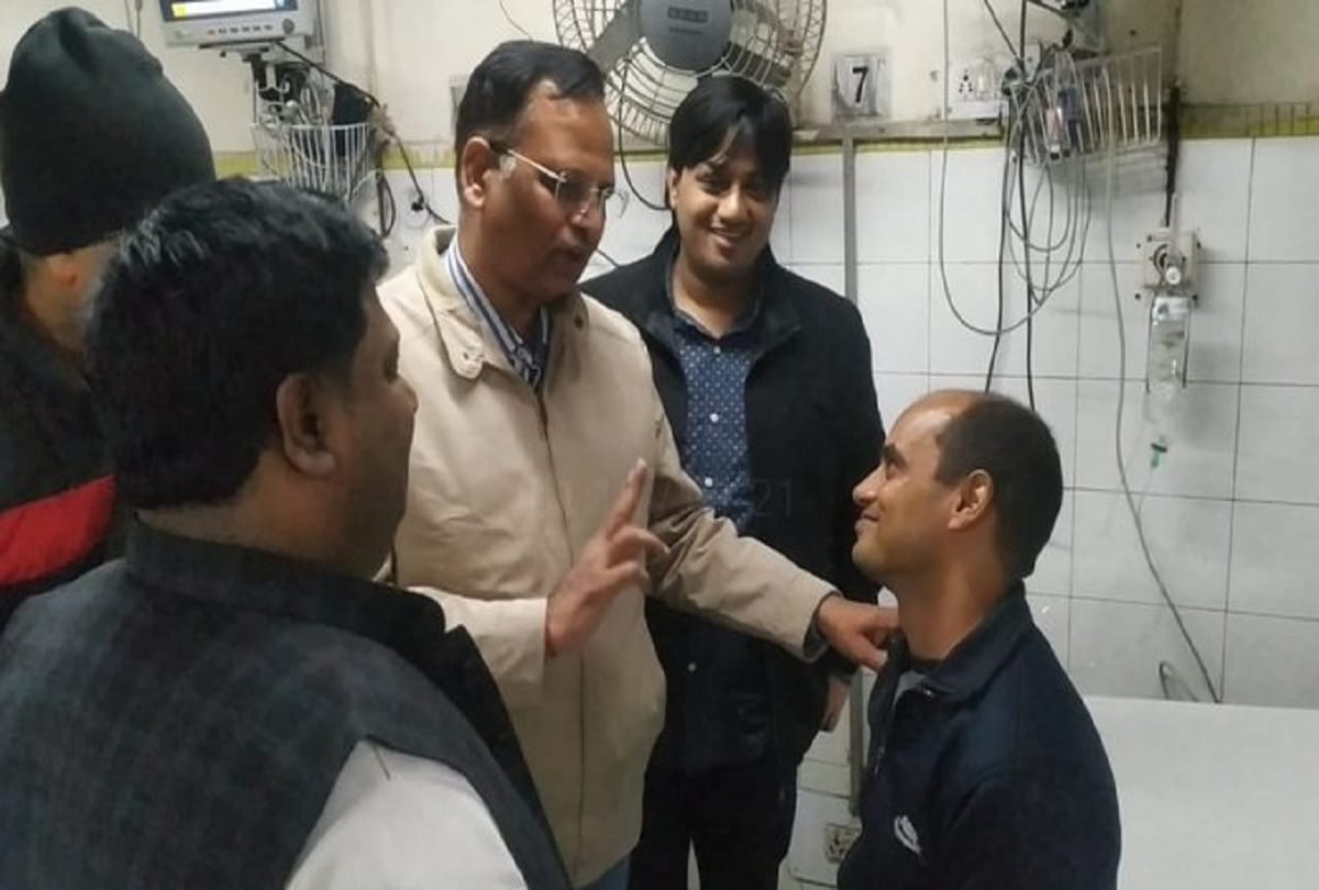 Fire in Delhi Anaj Mandi building, Rajesh Shukla rescued several people