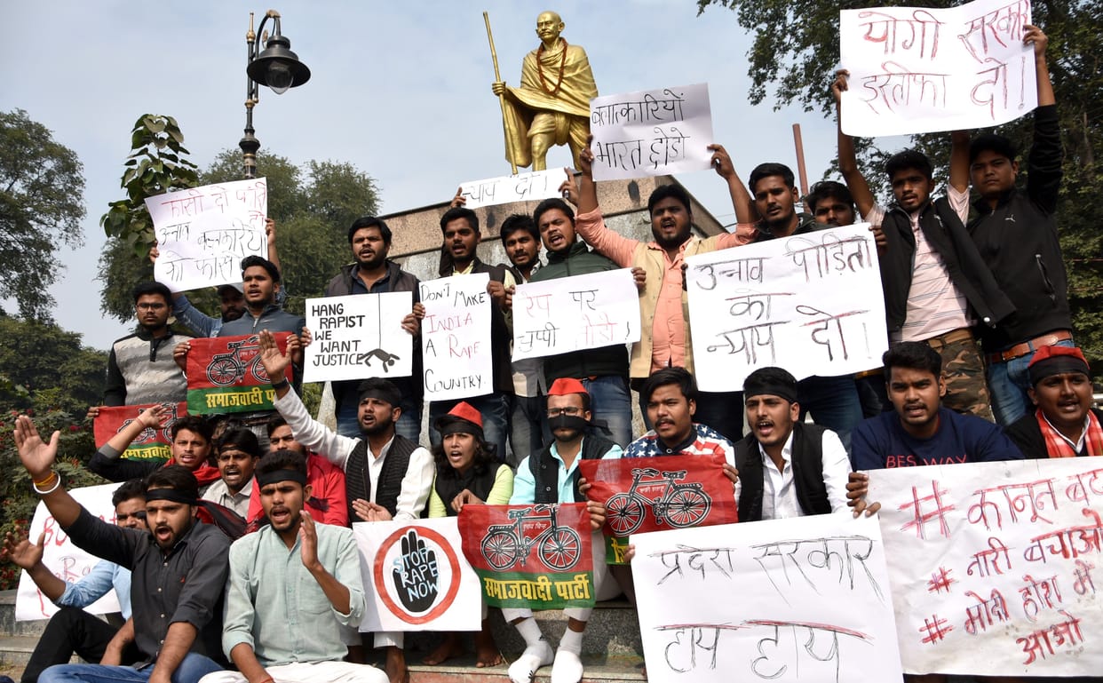 Samajwadi protest against increasing violence against woman in UP