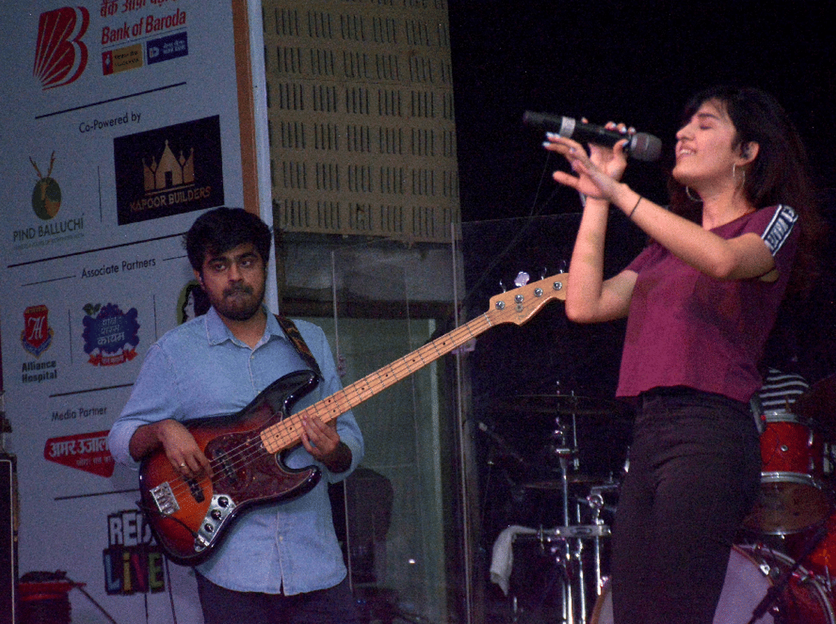 Shirley Setia concert in varanasi