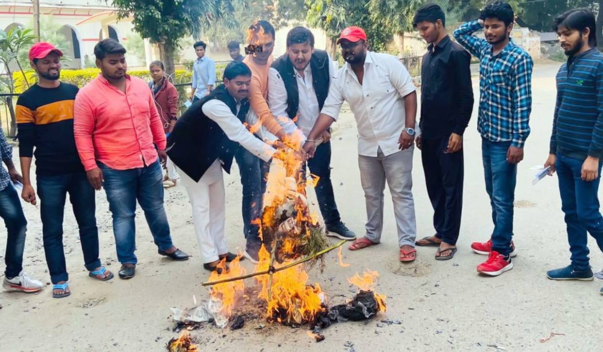 Student demostrated against up gov over Unnao rape kand
