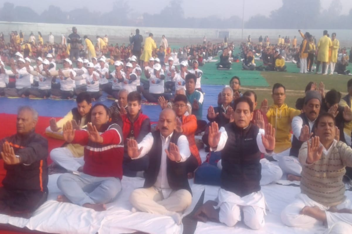 Hundreds of people joined Arrah Yoga at Kailash Prakash Stadium