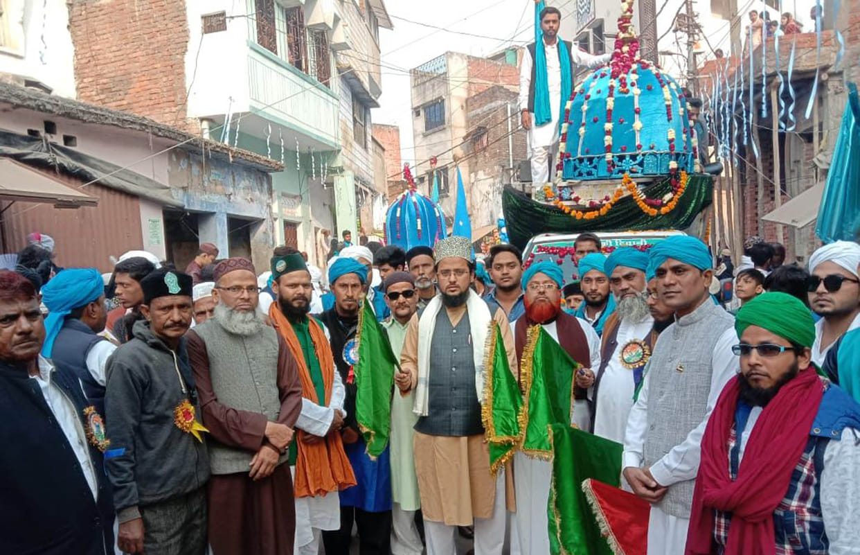 Procession Gausse Azam came out between flags and tableaux