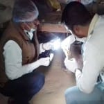 फोरेंसिक टीम ने कमरे में तलाशे सबूत 