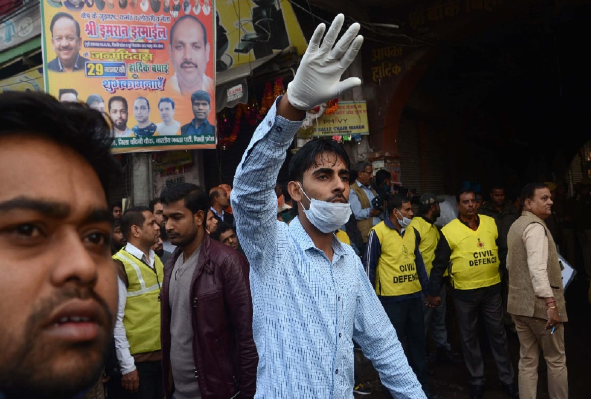 Victims of delhi fire had to be sent by auto to hospital video viral