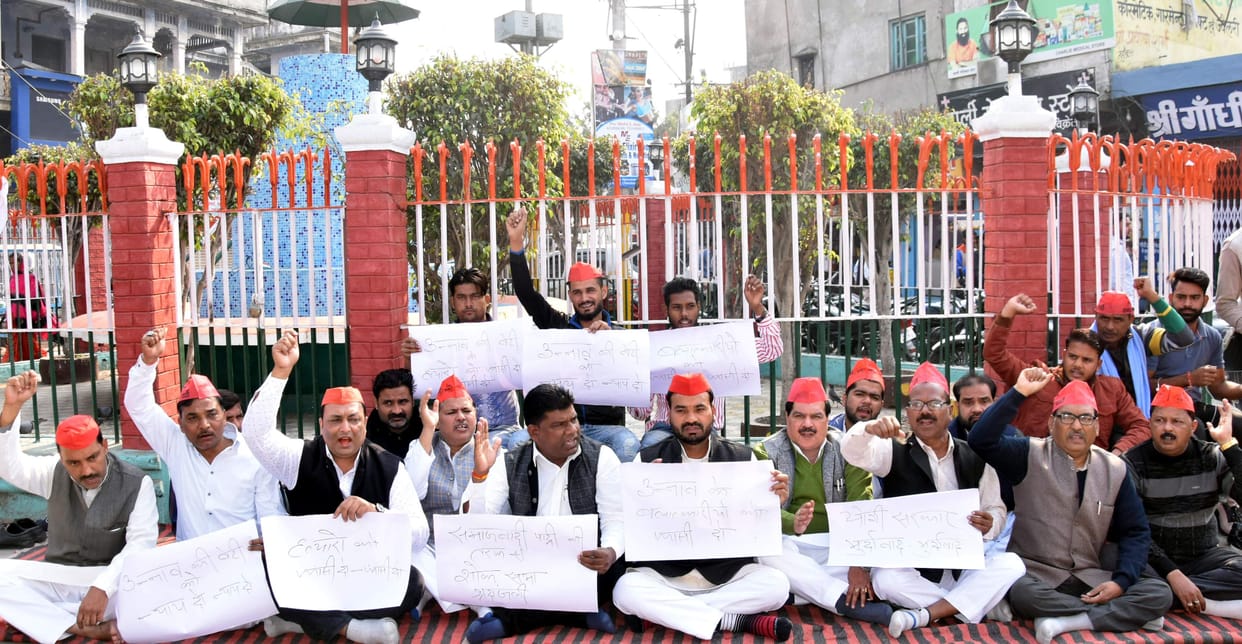 sp protest on unnaw case in sambhal