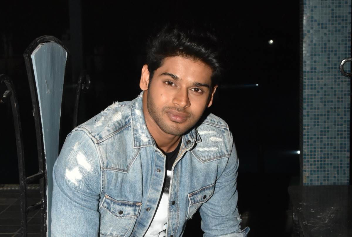film actor abhimanyu dasani talks to amar ujala about his upcoming film nikamma and lucknow