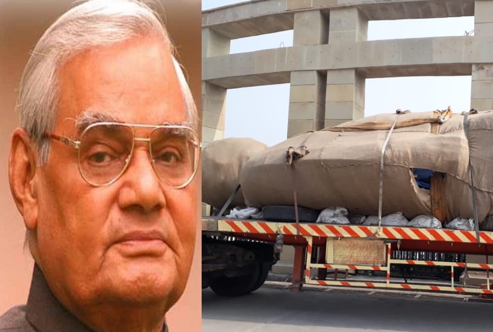 Statue of Atal Bihari Bajpayee has been brought in Lucknow.