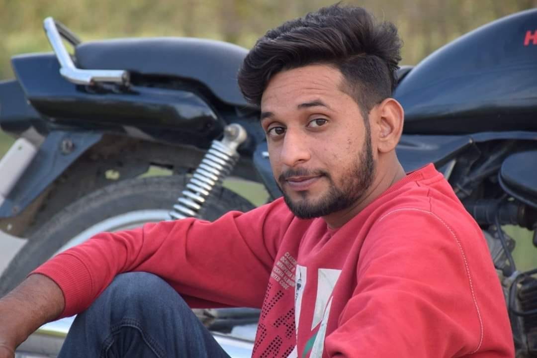 Truck laden with mineral material killed a bike rider