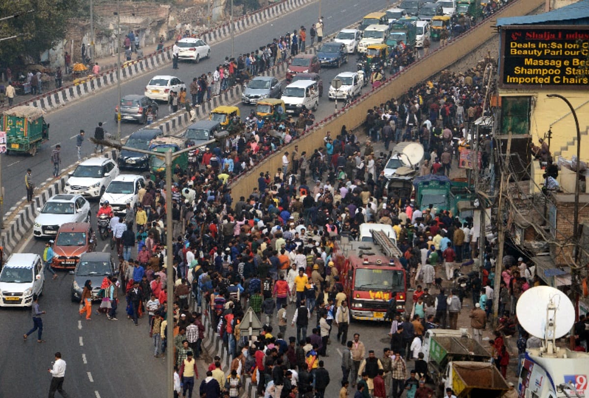 Anaj Mandi fire if road were broad and information given on right