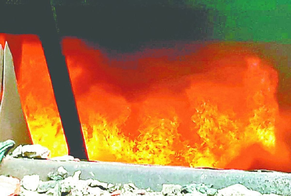 fire breaks out in building Sadar Bazar, Delhi