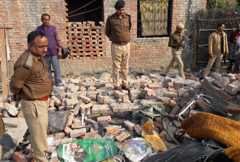 Two died in a cylinder blast in Gonda.