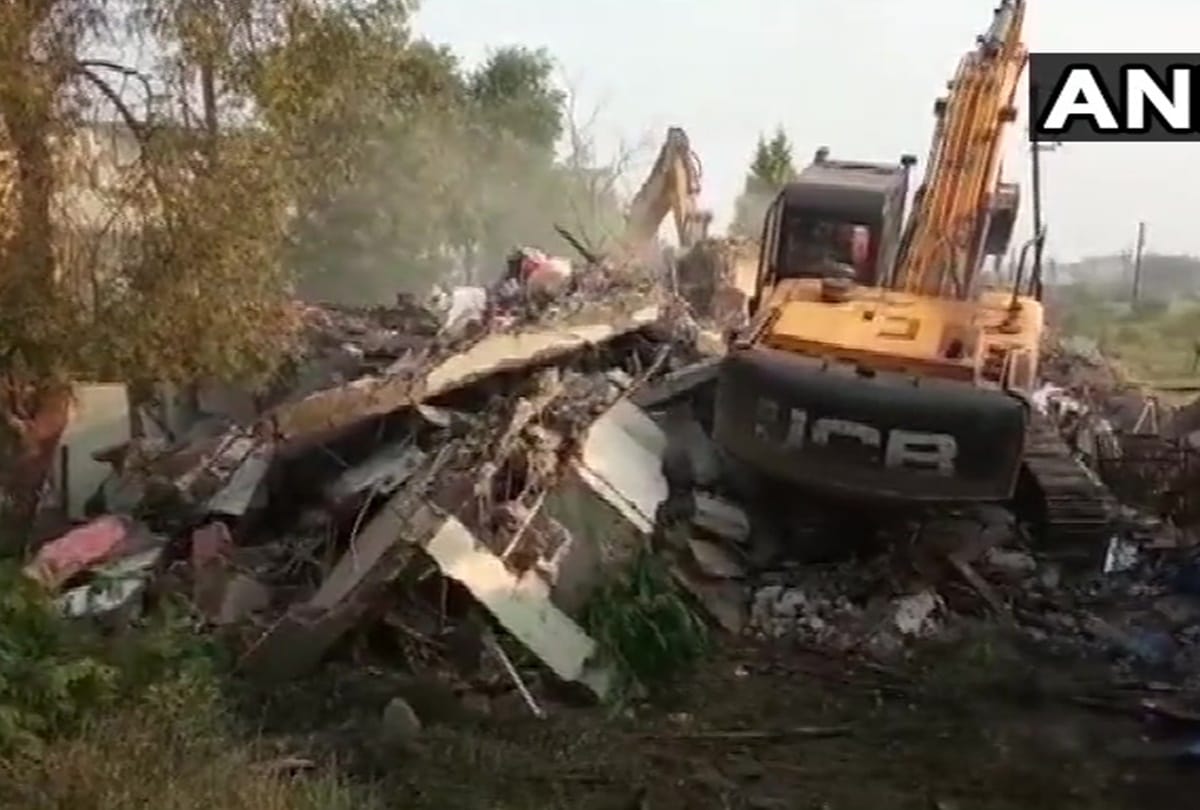 Indore Municipal Corporation again demolished a building belonging to Jitu Soni