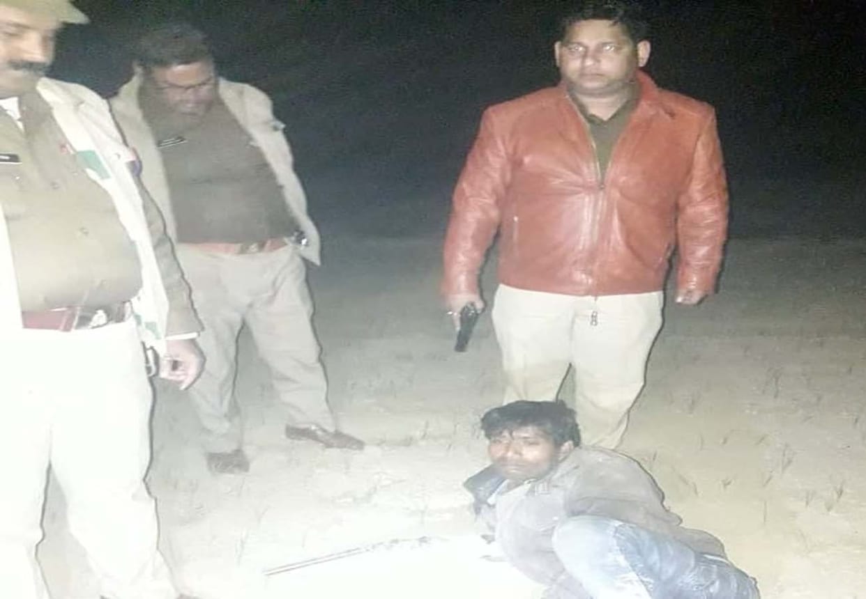 Shot in criminal right leg in police encounter in ghatampur