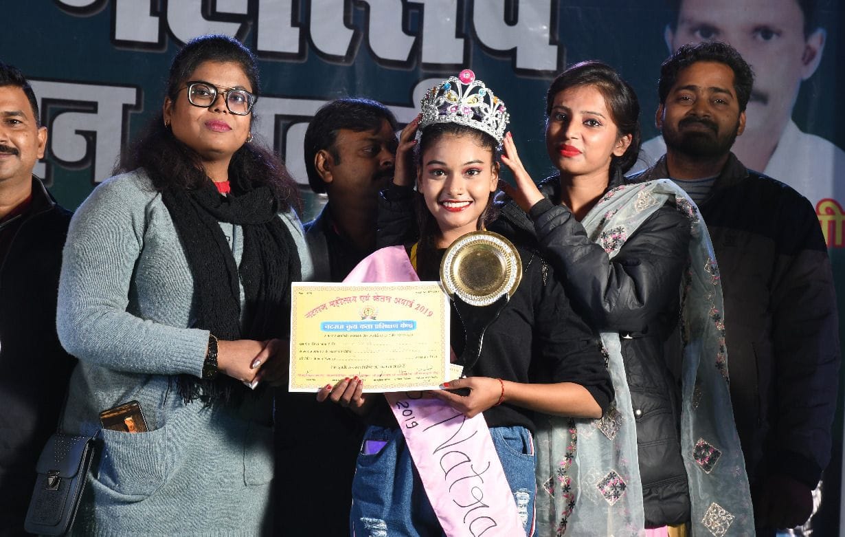 vaishali won modling comptition