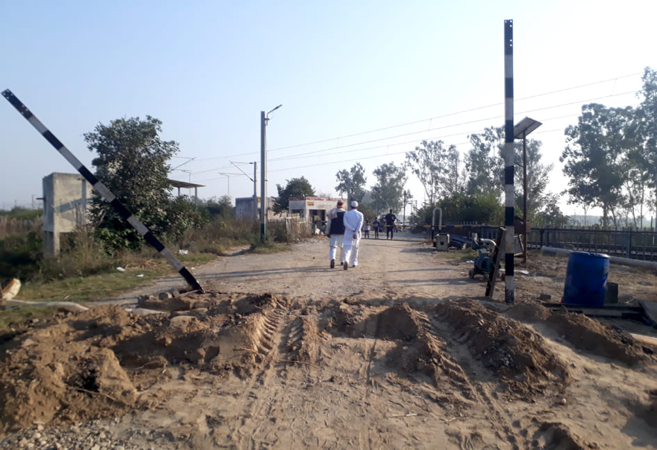 The bridegroom crossed the railway line on foot to bring the bride