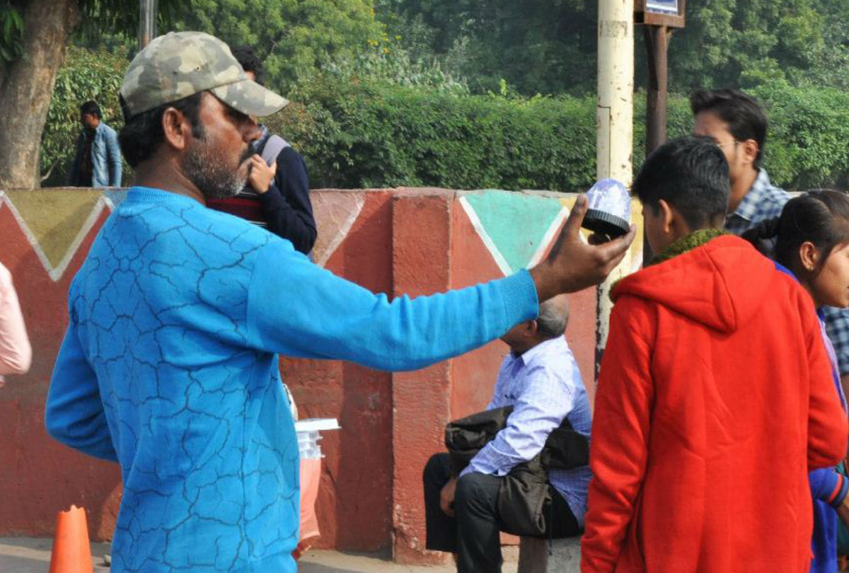 Lapka and Illegal Guide On Taj Mahal Agra Fort Up News