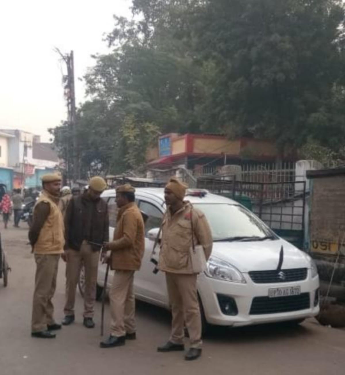 50 thousant loot on gun shot in kotwali varanasi