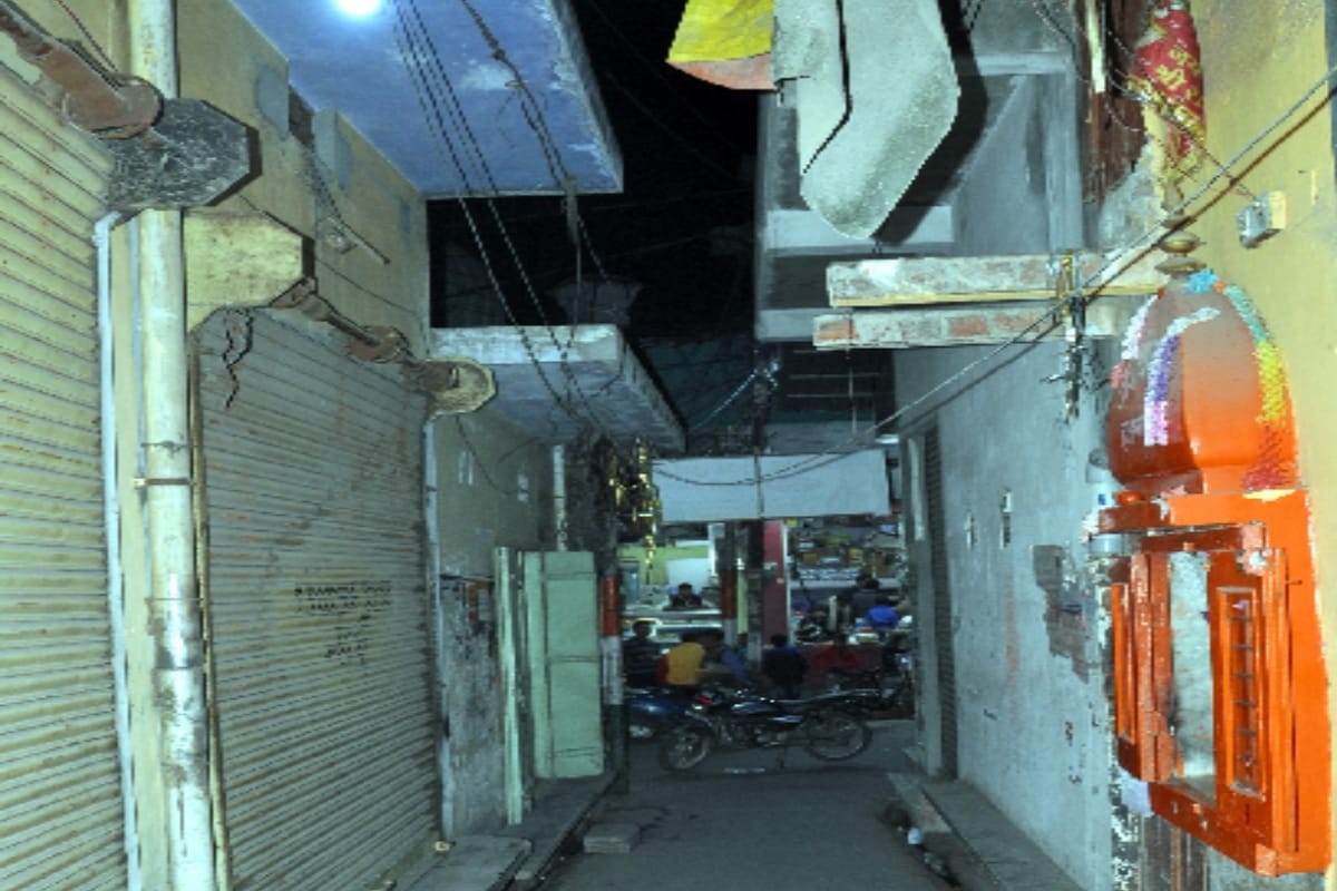 tight streets in Meerut, there will be panic if there is fire in case