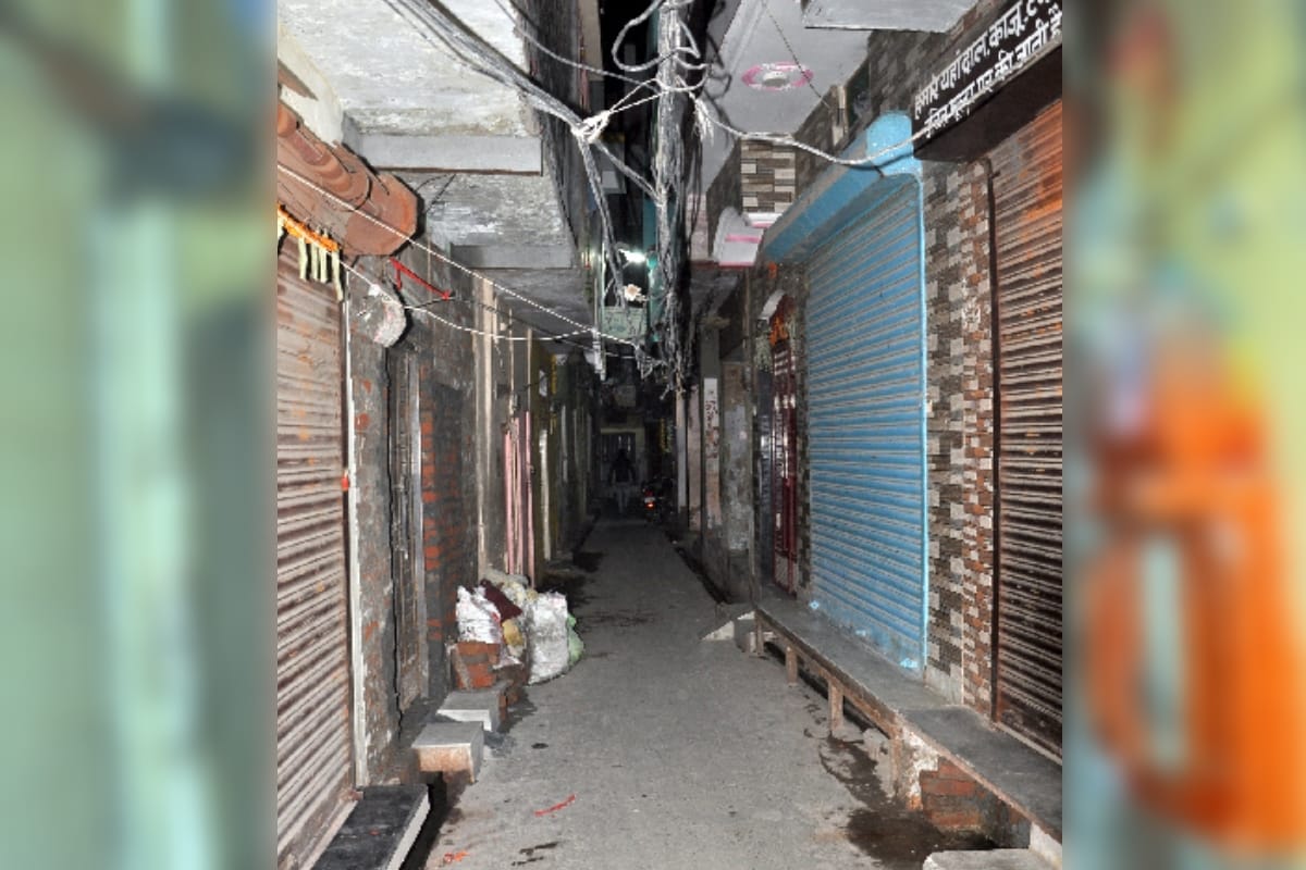 tight streets in Meerut, there will be panic if there is fire in case