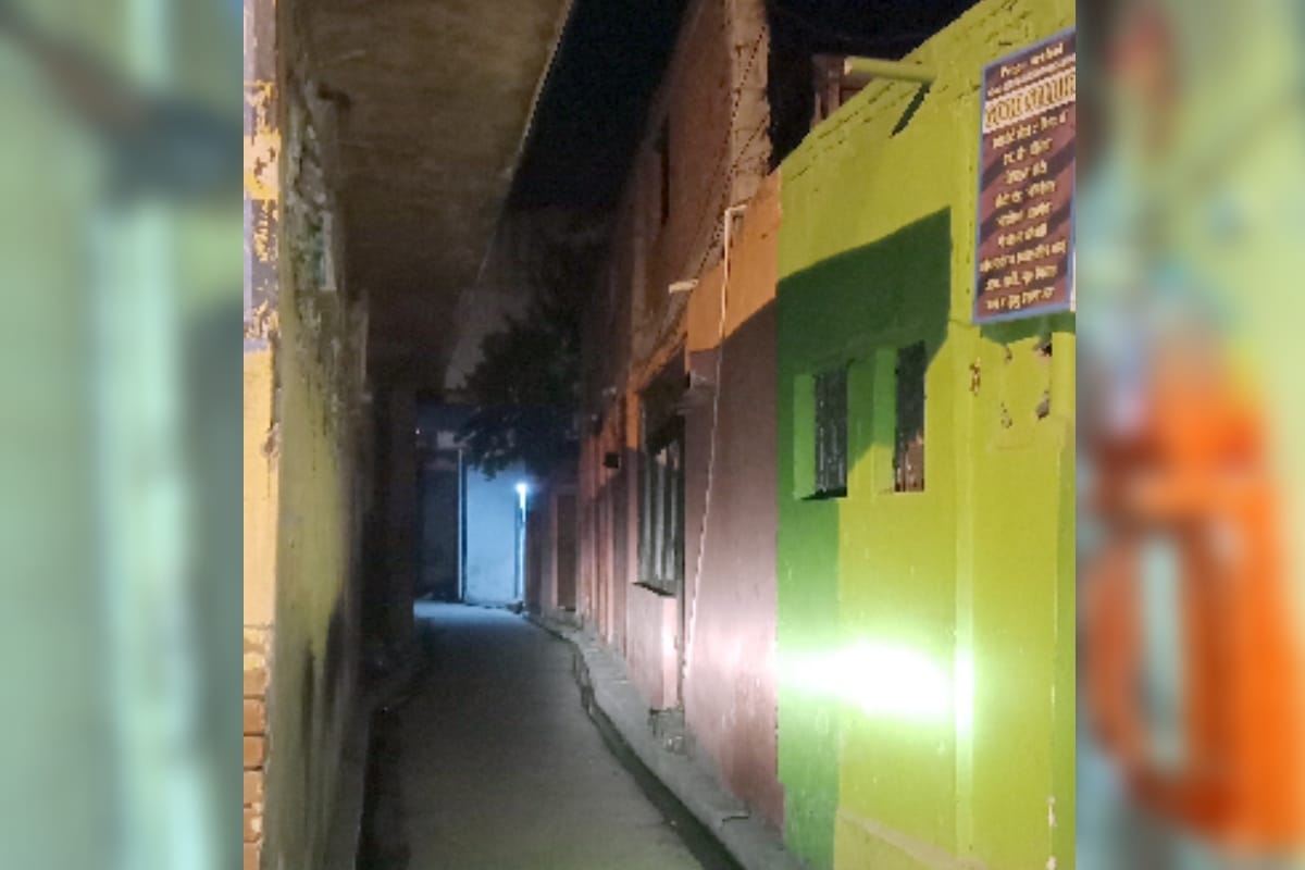 tight streets in Meerut, there will be panic if there is fire in case